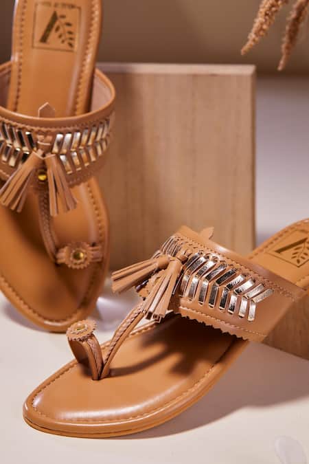 House Of Vian Beige Tassels Kolhita Kolhapuris Online at Aza Fashions House Of Vian_Beige Tassels Kolhita Kolhapuris _Online_at_Aza_Fashions