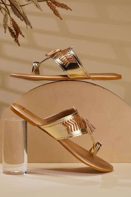 Buy_House Of Vian_Gold Tassels Kolhita Kolhapuris _Online_at_Aza_Fashions