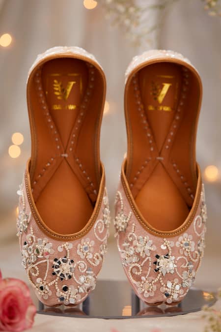 House Of Vian Embroidered Peach Designer Juttis