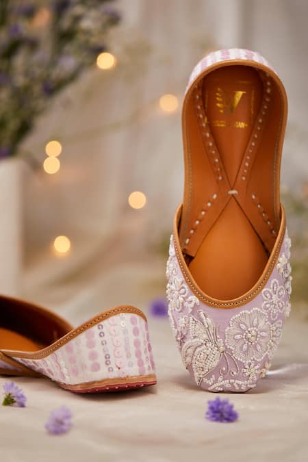 House Of Vian Designer Lilac Embroidered Juttis 