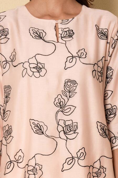 Buy_Kameez_Peach Chanderi, Cotton Embroidery Round Neck Kurta Set _Online_at_Aza_Fashions