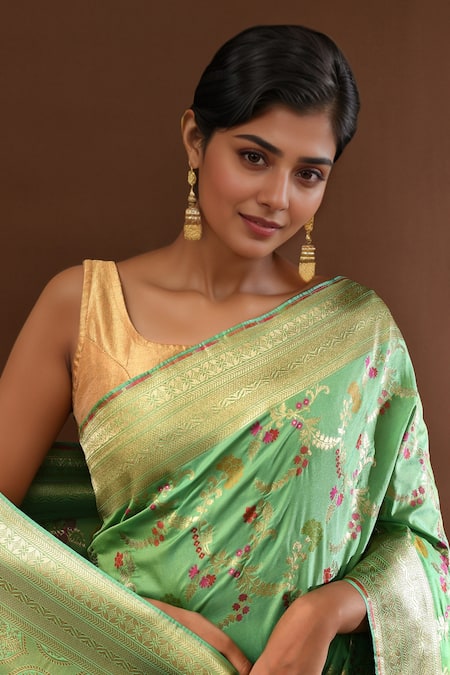 Samyukta Singhania_Green Flower Weave Banarasi Silk Saree With Running Blouse _at_Aza_Fashions