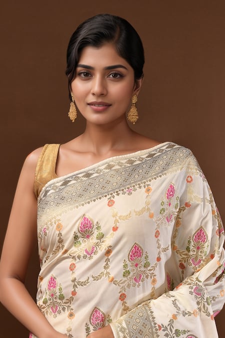 Samyukta Singhania_White Flower Jaal Weave Banarasi Silk Saree With Running Blouse _at_Aza_Fashions