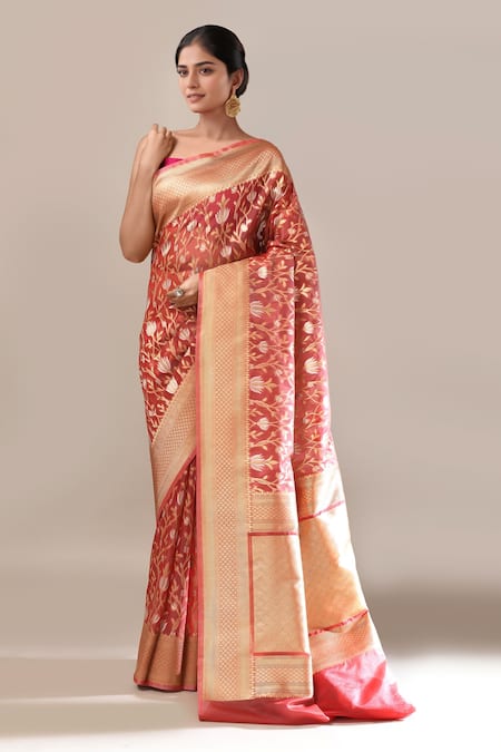 Samyukta Singhania_Peach Flower Weave Banarasi Silk Saree With Running Blouse _at_Aza_Fashions