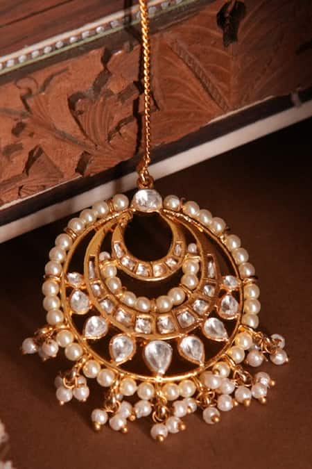 Vasundhara Nivriti Rhodium Plated Maangtikka 