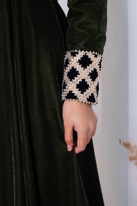 Buy Pomcha Jaipur Green Velvet, Net Gota Patti Round Neck Anarkali Set Online at Aza Fashions Buy_Pomcha Jaipur_Green Velvet, Net Gota Patti Round Neck Anarkali Set _Online_at_Aza_Fashions