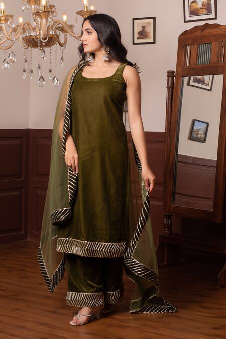 Pomcha Jaipur_Green Velvet, Net Gota Patti Round Neck Kurta Set _at_Aza_Fashions