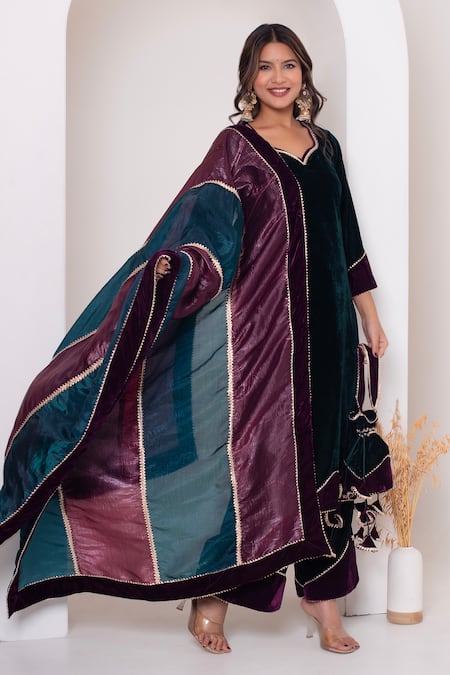 Buy_Pomcha Jaipur_Green Velvet, Silk Gota Patti V-neck Bottle Kurta Pant Set 