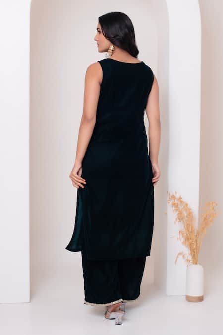 Pomcha Jaipur Bottle Green Velvet Kurta Set 