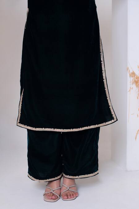 Pomcha Jaipur_Green Velvet, Silk Gota Patti Round Neck Bottle Kurta Set _Online_at_Aza_Fashions