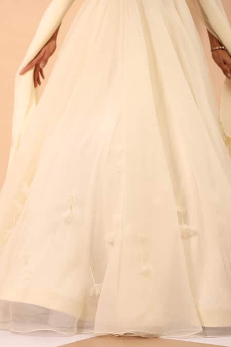 Shop_One Knot One By Ashna_Ivory Organza Fabric Flowers, Sequins Sweetheart Neck Lehenga Set _Online_at_Aza_Fashions