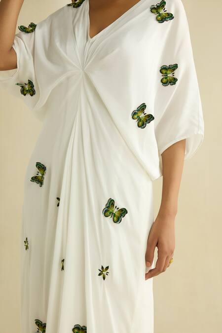 Buy Meesa White Crepe Embroidery V-neck Kaftan Online at Aza Fashions Buy_Meesa_White Crepe Embroidery V-neck Kaftan _Online_at_Aza_Fashions