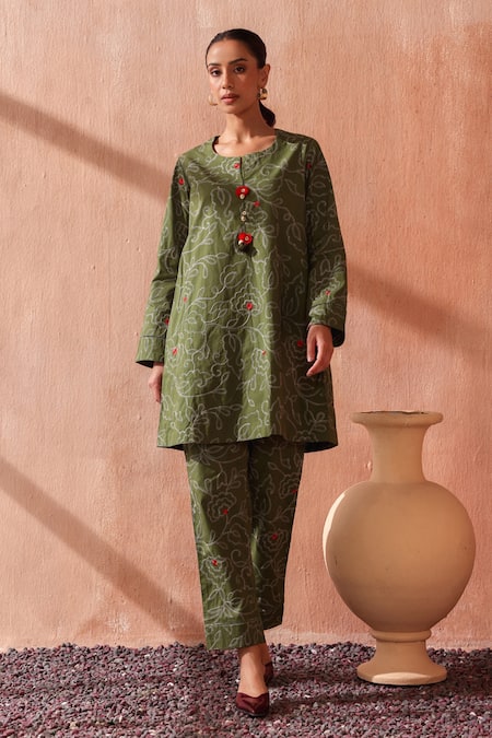 Seema Nanda_Olive Green Cotton, Poplin Embroidery Round Neck Noor Kurta Set _at_Aza_Fashions