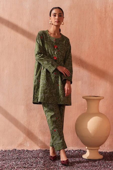 Buy_Seema Nanda_Olive Green Cotton, Poplin Embroidery Round Neck Noor Kurta Set 