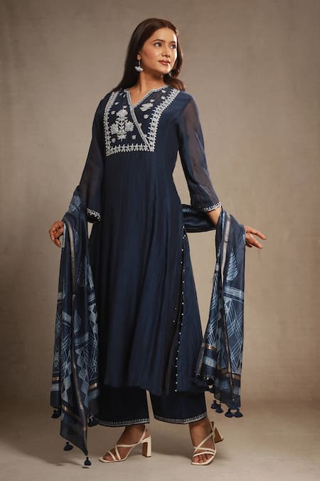 Buy_Sonali Methi_Blue Embroidery V-neck Royal Hand Kurta Set _Online_at_Aza_Fashions