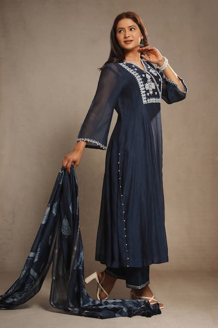 Shop_Sonali Methi_Blue Embroidery V-neck Royal Hand Kurta Set _Online_at_Aza_Fashions
