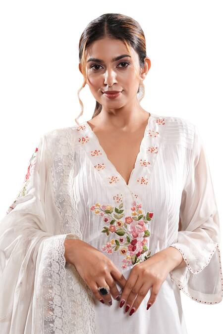 Buy Sonali Methi Off White Embroidery V-neck Floral Kurta Set Online at Aza Fashions Buy_Sonali Methi_Off White Embroidery V-neck Floral Kurta Set _Online_at_Aza_Fashions