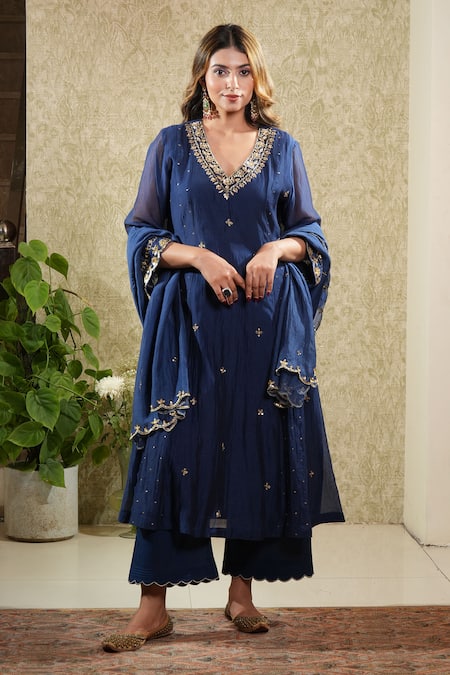 Sonali Methi_Navy Embroidery V-neck Blue Hand Anarkali Set _at_Aza_Fashions