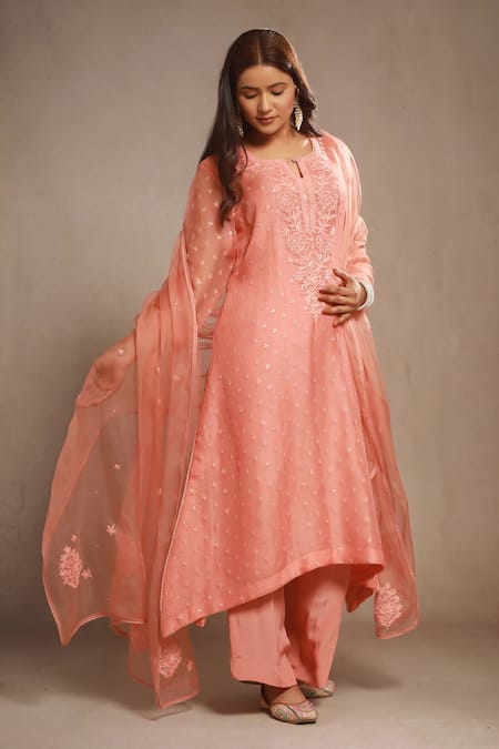 Sonali Methi_Peach Organza Embroidery Split V-neck Hand Kurta Set _Online_at_Aza_Fashions