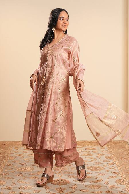Sonali Methi_Blush Tissue Embroidery V-neck Pink Hand Kurta Set _Online_at_Aza_Fashions