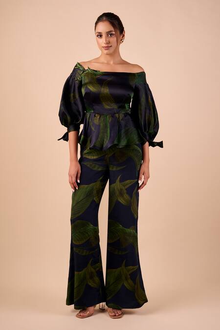 Shriya Som Blue Organza Off-shoulder Leaf Print Off Top Online at Aza Fashions Shriya Som_Blue Organza Off-shoulder Leaf Print Off Top _Online_at_Aza_Fashions