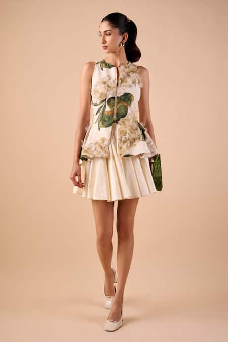 Shriya Som Circle Pleated Short Skirt 