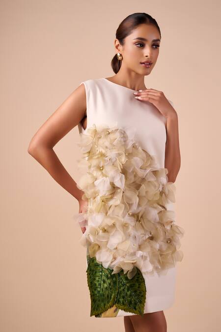 Shriya Som_Ivory Canvas Crew Neck Hydrangea Shift Dress _Online_at_Aza_Fashions