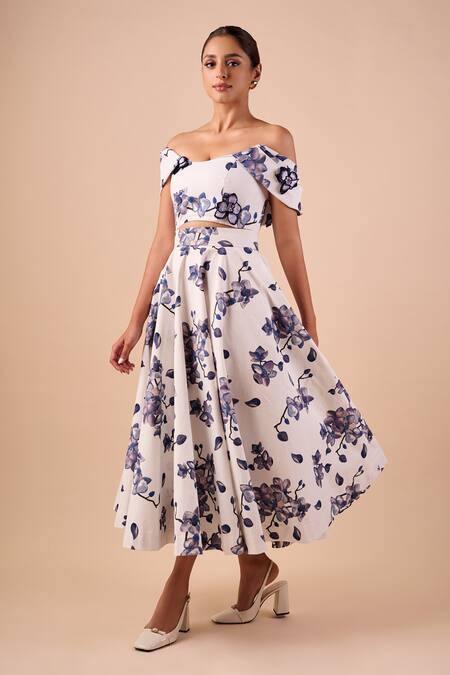 Shriya Som_Blue Cotton Embroidery Off-shoulder Orchid Off Top _Online_at_Aza_Fashions