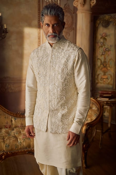 Seema Gujral_Beige Silk Embroidery Champagne Three-dimensional Bundi Kurta Set _Online_at_Aza_Fashions