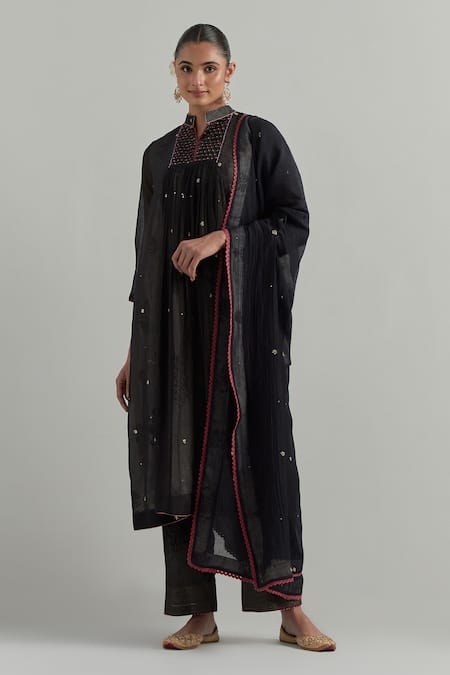 Ikshita Choudhary Black Chanderi Embroidered Kurta Set 