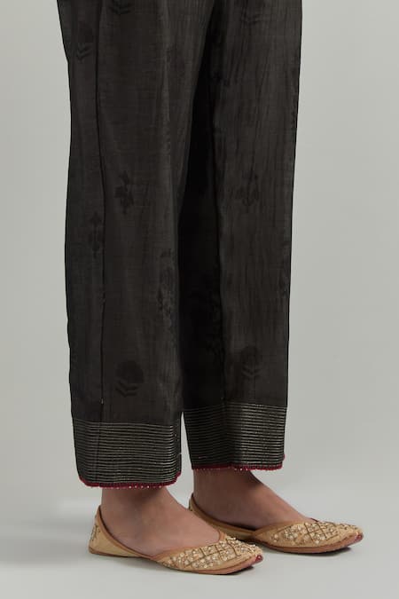 Ikshita Choudhary_Black Chanderi Embroidery Mandarin Collar Kurta Set _at_Aza_Fashions