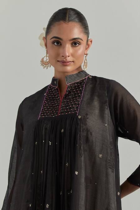 Buy_Ikshita Choudhary_Black Chanderi Embroidery Mandarin Collar Kurta Set 