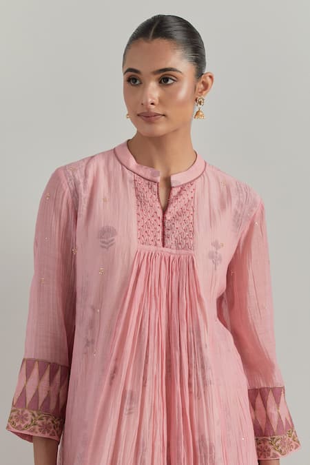 Ikshita Choudhary_Pink Chanderi Embroidery Round Neck Light Kurta Pant Dupatta Set _Online_at_Aza_Fashions