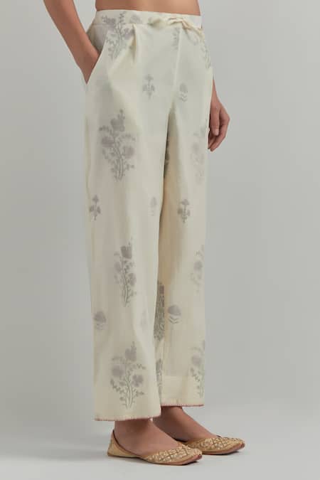 Buy_Ikshita Choudhary_White Chanderi Embroidery Mandarin Collar Block Print Kurta Pant Set _Online_at_Aza_Fashions