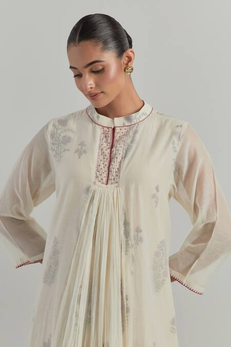 Ikshita Choudhary_White Chanderi Embroidery Mandarin Collar Block Print Kurta Pant Set _at_Aza_Fashions