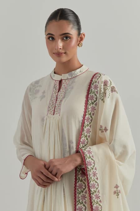 Buy_Ikshita Choudhary_White Chanderi Embroidery Mandarin Collar Block Print Kurta Pant Set 