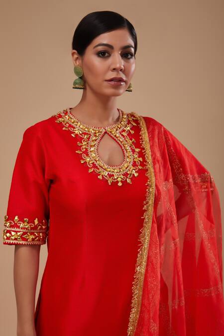 Preeti S Kapoor_Red Organza Embroidery Keyhole Neck Kurta Set _Online_at_Aza_Fashions