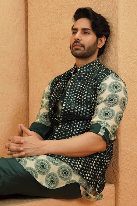 Buy Sva By Sonam & Paras Modi Emerald Green Crepe Kurta Online at Aza Fashions Buy_Sva By Sonam & Paras Modi_Emerald Green Crepe Kurta_Online_at_Aza_Fashions