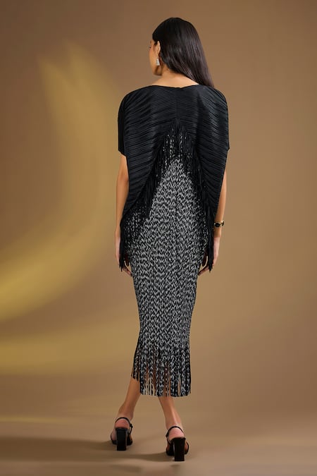 Shop Ajiesh Oberoi Black Silk Fringe V-neck Chevron Dress at Aza Fashions Shop_Ajiesh Oberoi_Black Silk Fringe V-neck Chevron Dress _at_Aza_Fashions