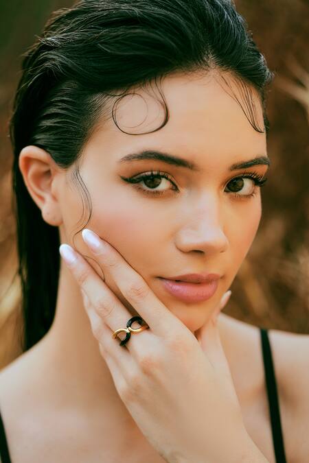 Buy_Varnika Arora_Gold Plated Twistie 2-way Black Enamel Ring _Online_at_Aza_Fashions