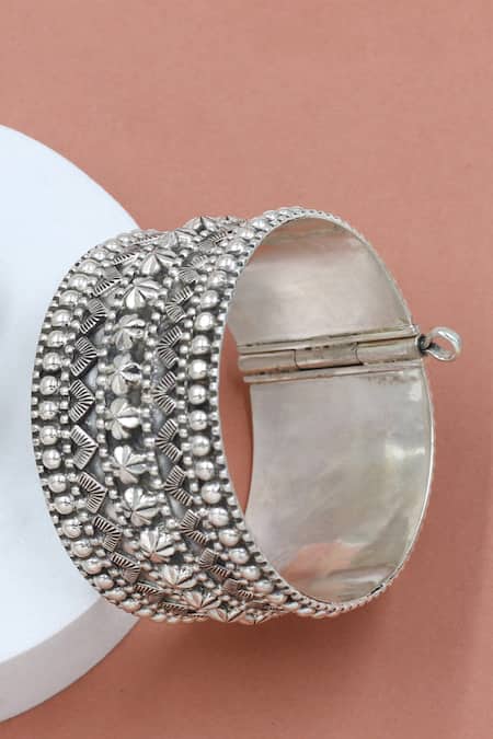 Sangeeta Boochra Designer Silver Handcrafted Bangle 