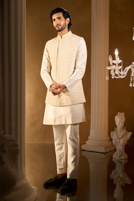 Shop Aariyana Couture Off White Silk Embroidery Bundi And Kurta Set Shop_Aariyana Couture_Off White Silk Embroidery Bundi And Kurta Set