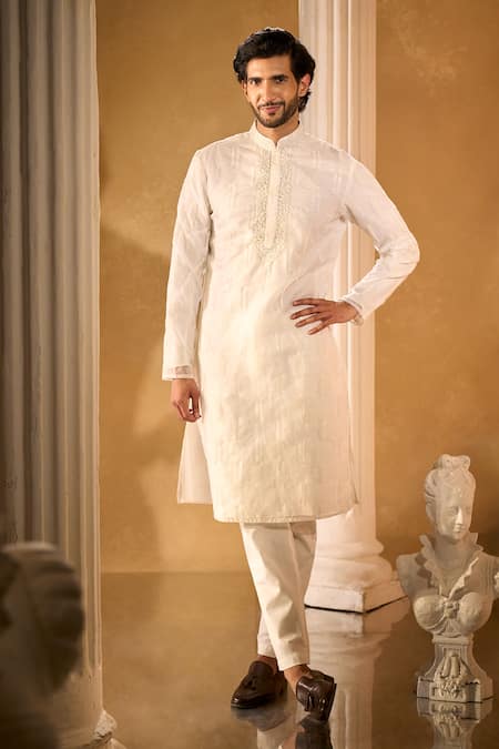 Aariyana Couture White Cotton Silk Kurta Set 
