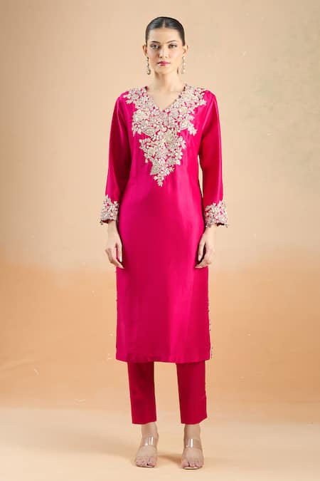 Shop_Prisho_Pink Chiffon Embroidery V-neck Floral Applique Kurta Set _Online_at_Aza_Fashions