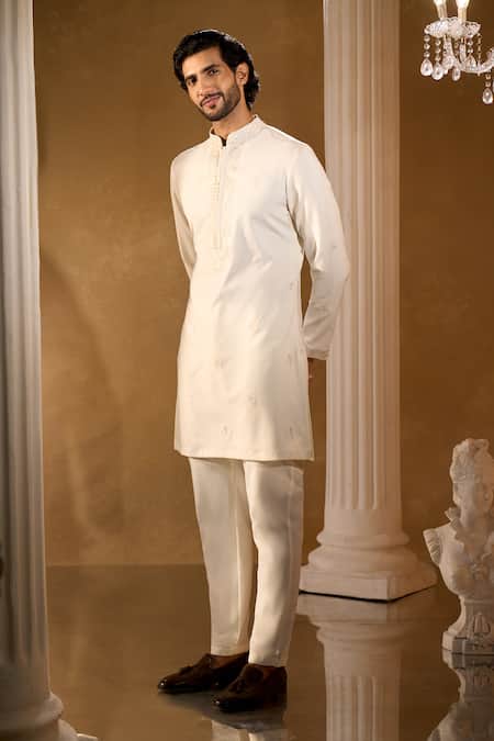 Aariyana Couture Silk Embroidered Kurta Set 