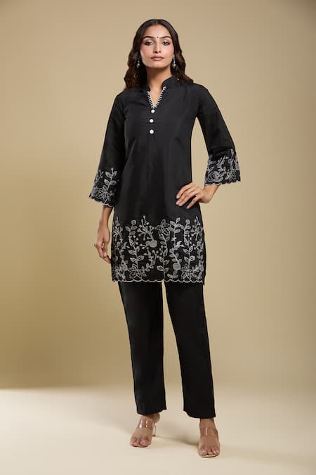 Naintara Bajaj Black Embroidered Kurta Pant Set 