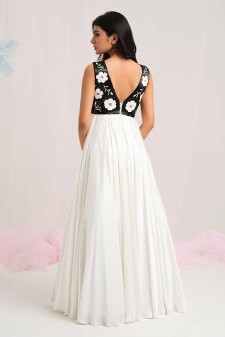 House Of Akshata Chic Floral Elegance Gown 