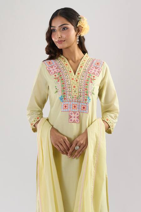 Samyukta Singhania_Yellow Cotton Embroidery Split V-neck Kurta Set _at_Aza_Fashions