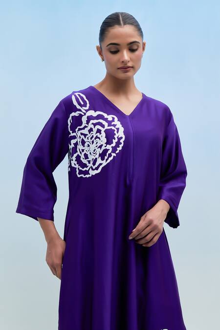 Shop Priya Chaudhary Purple Chanderi Embroidery V-neck Blockprint Kurta Pant Set Online at Aza Fashions Shop_Priya Chaudhary_Purple Chanderi Embroidery V-neck Blockprint Kurta Pant Set _Online_at_Aza_Fashions
