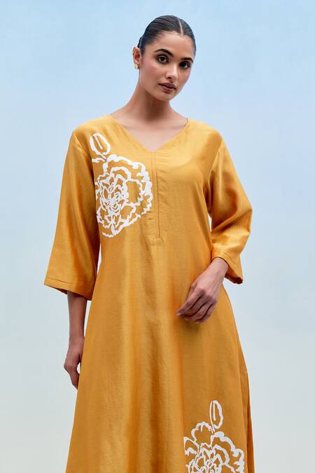 Shop_Priya Chaudhary_Mustard Chanderi Embroidery V-neck Blockprint Kurta Pant Set _Online_at_Aza_Fashions